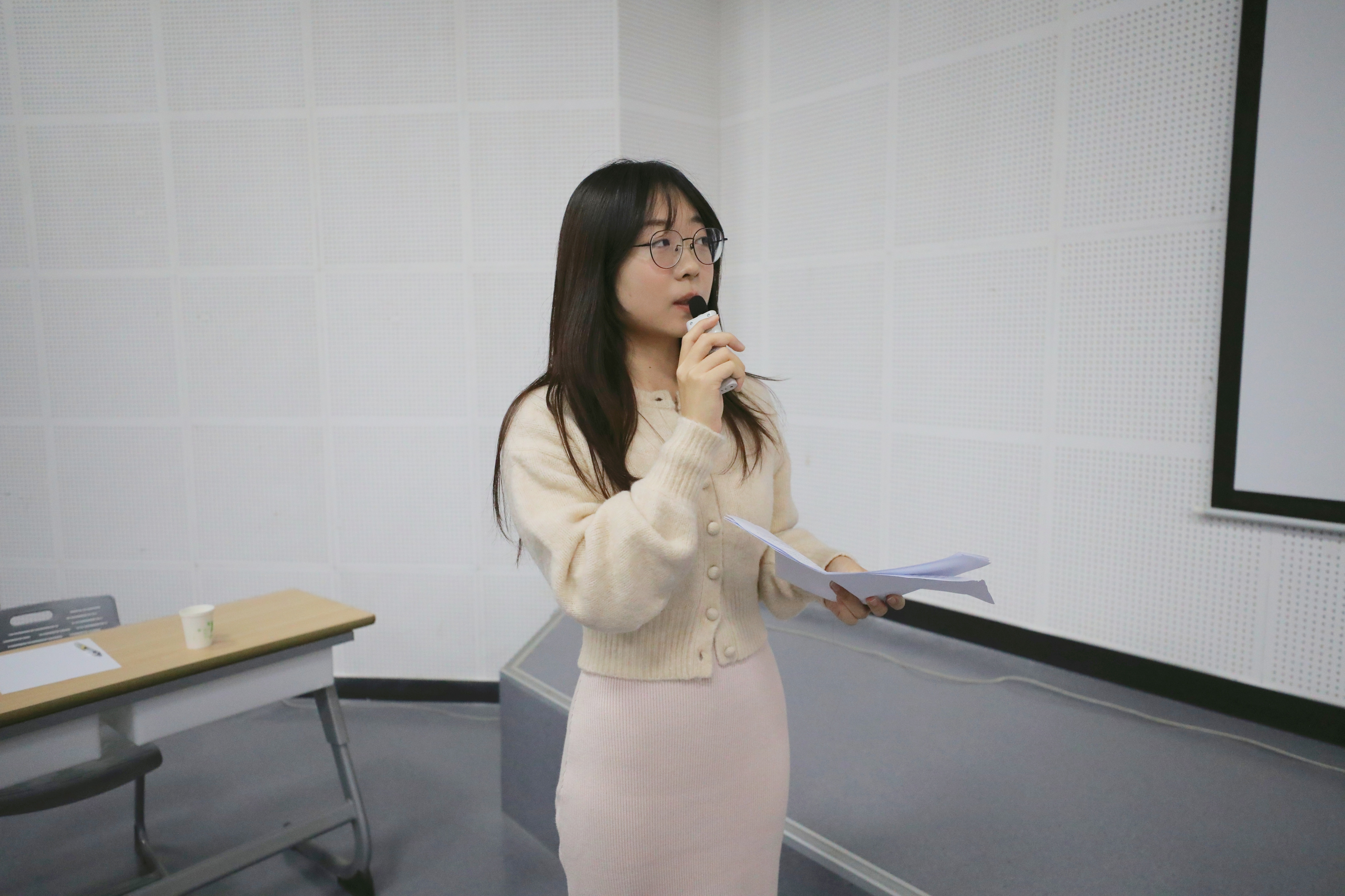 白1111(1).jpg